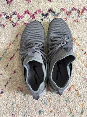 Nike Men’s Gray Training Mesh Sneakers